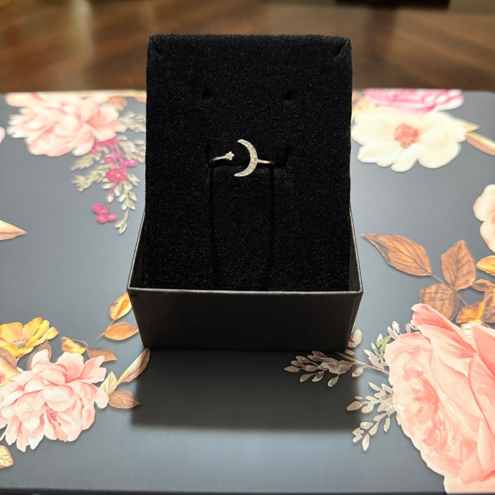 925 Sterling Silver Crescent Moon and star Ring.